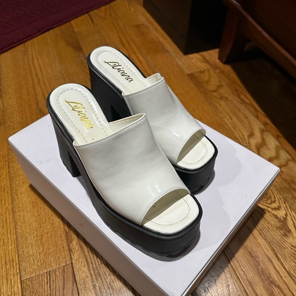 Retro style wedge - Picture 3 of 3